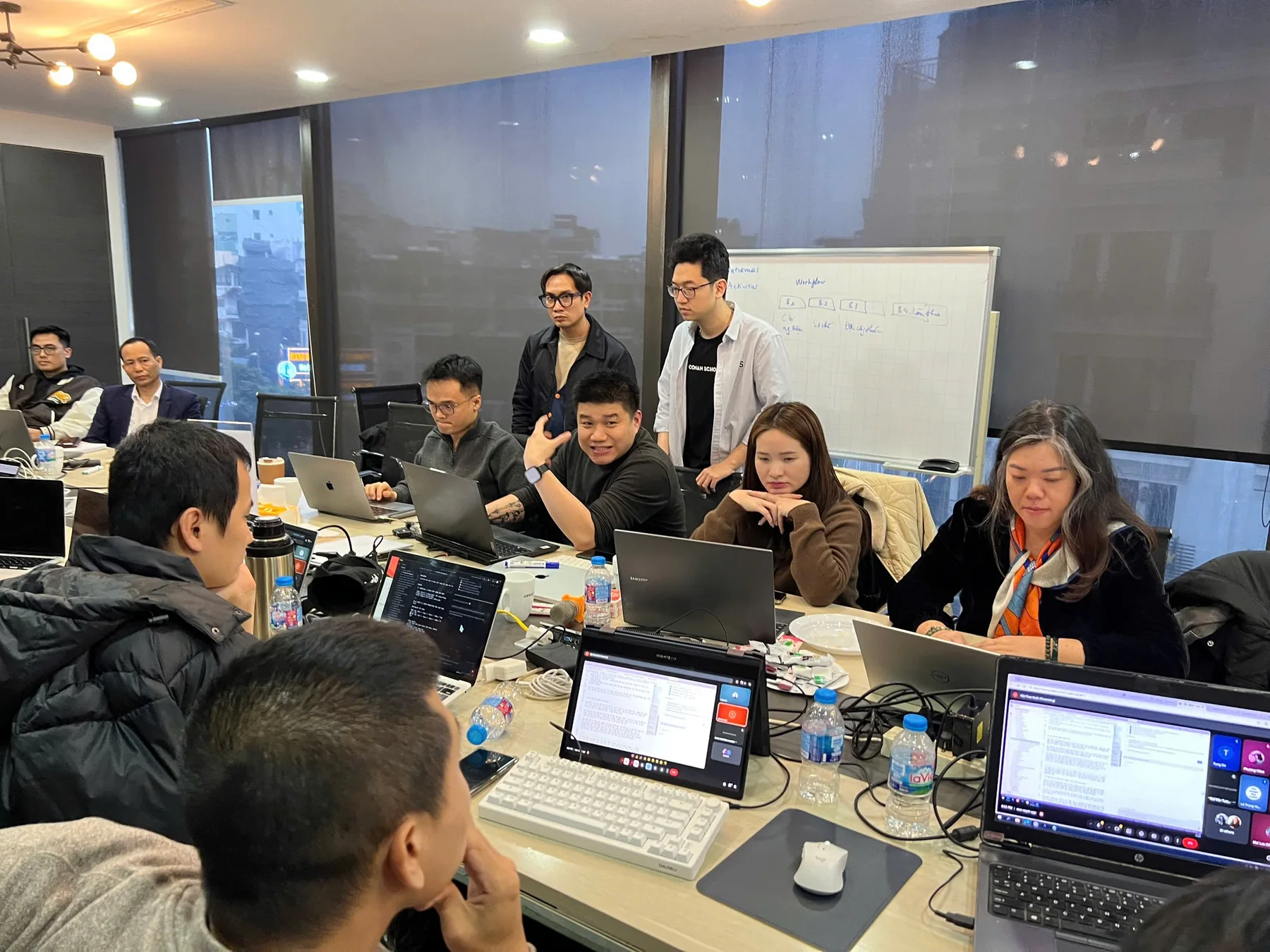 Chị Thuý hơn 60 tuổi vẫn học AI